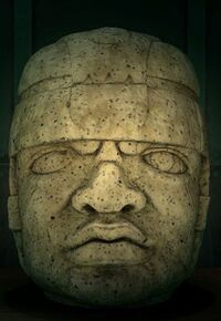 Estatua de cabeza de roca