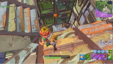 Hit a player with a tomato from 15m away or more in Fortnite