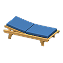 Cama junto a la piscina