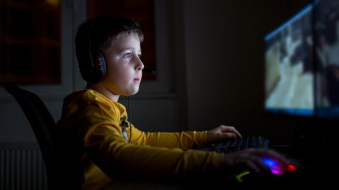 A father loses custody of his son with addiction problems to Fortnite and RRSS after the judge's sentence