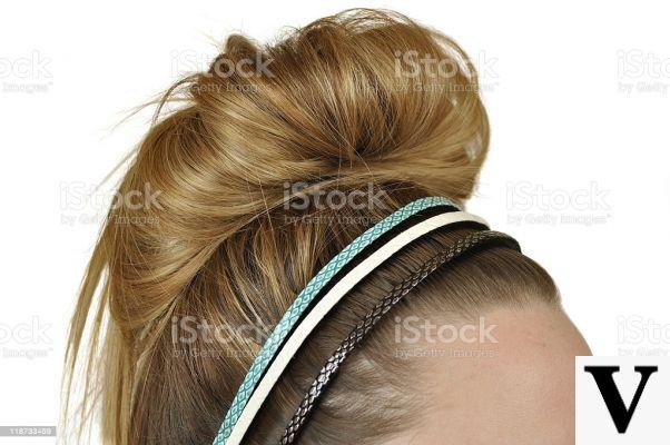 Chignon désordonné blonde