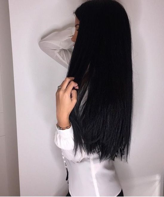 Cheveux longs et raides noirs